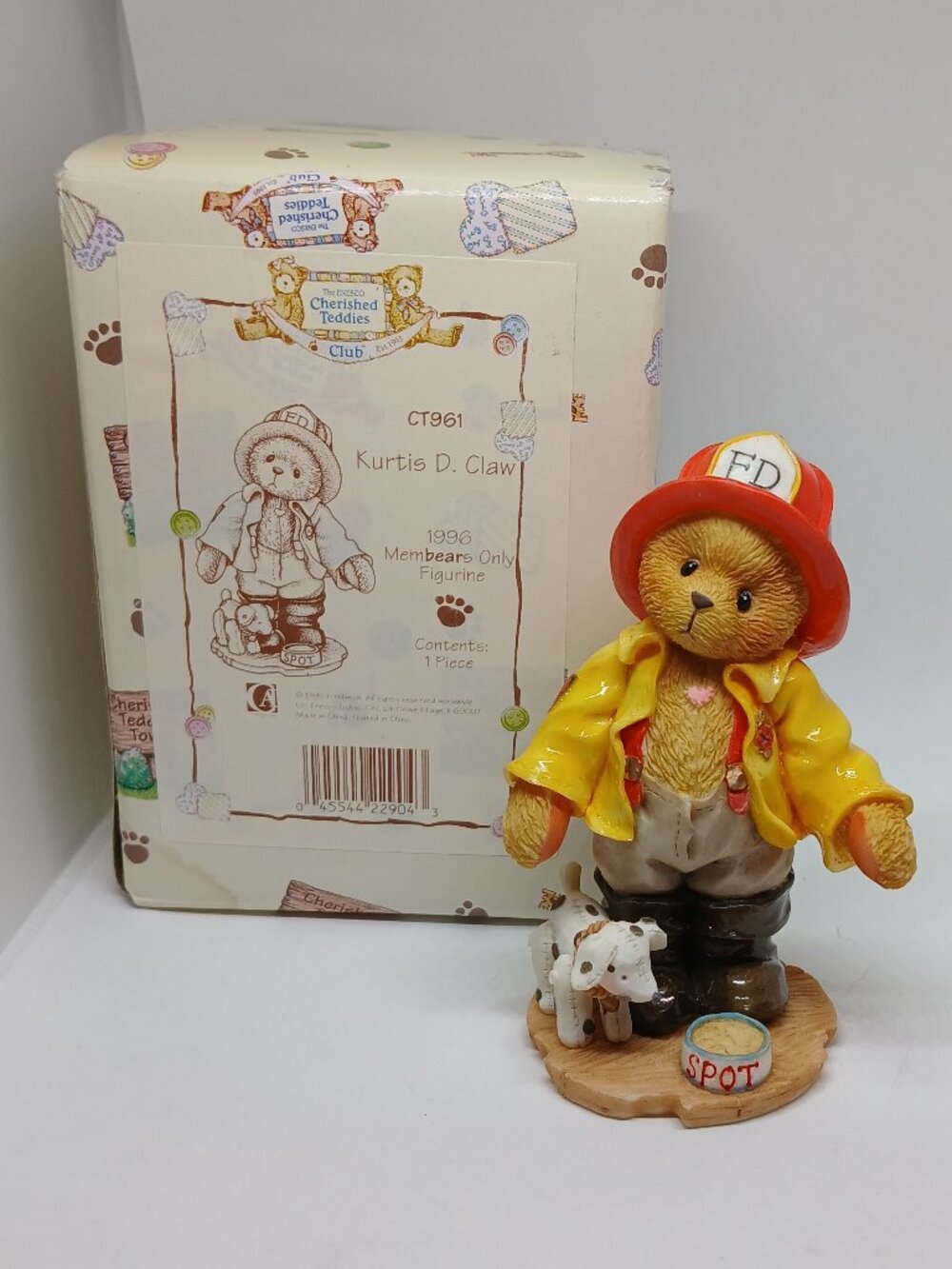 NIB 1996 P HILLMAN Enesco The CHERISHED TEDDIES Club KURTIS D. CLAW FIGURINE